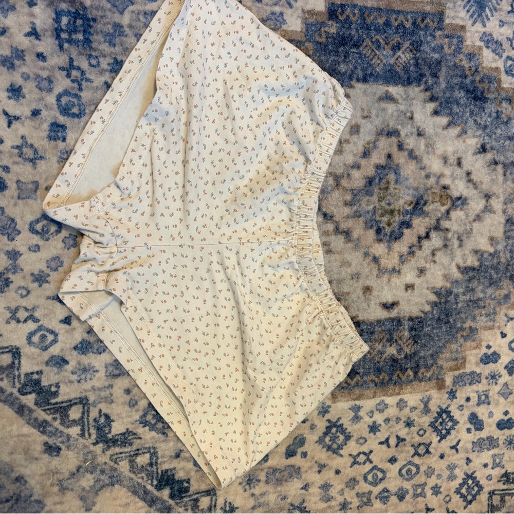 Cream Shorts with Floral Print